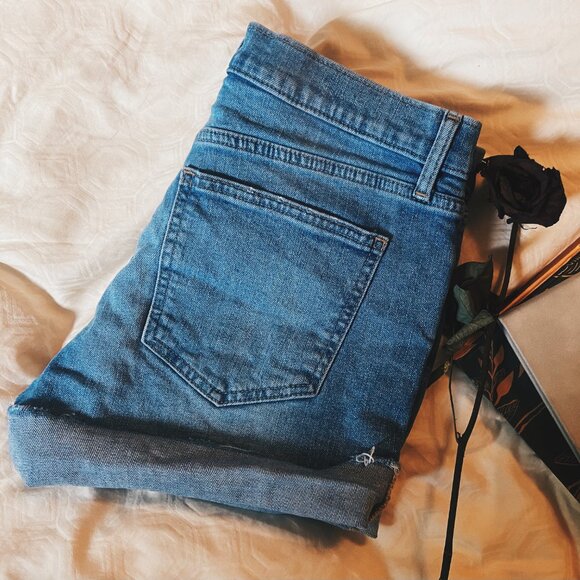 GAP Mid-Rise Blue Denim Shorts - Picture 2 of 4